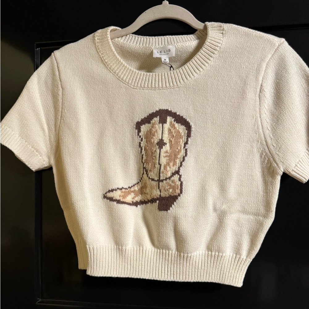 Le Lis Short Sleeve Sweater with Boot Design - Picture 1 of 5